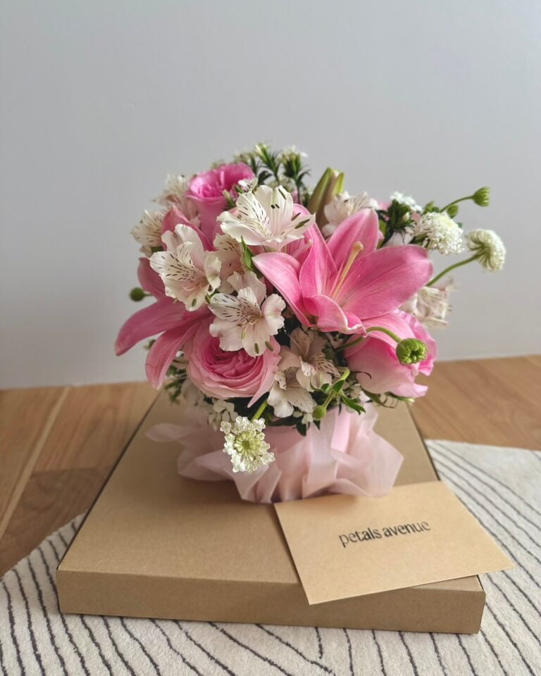 Pink-themed Omakase Bloom Box with delicate pink roses and soft florals, ideal for romantic or feminine occasions