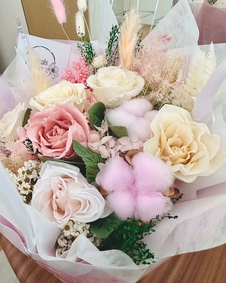 Elegant dried flower arrangement with up to 8 large preserved roses