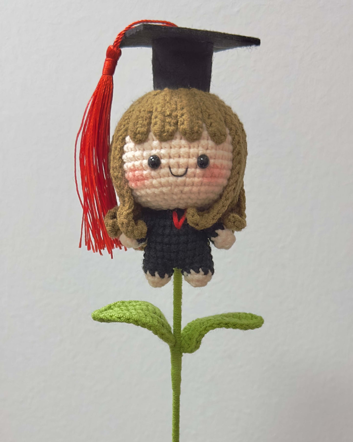 Cute graduation doll made of yarn,