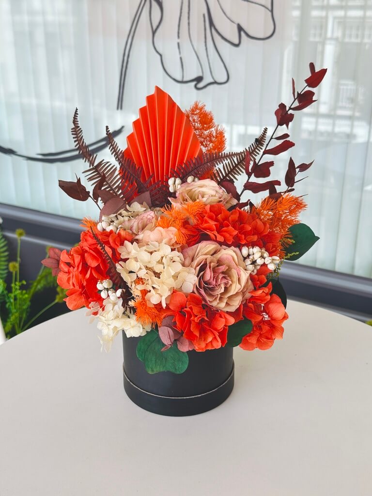 Beautifully arranged preserved flower bloom box, tailored to your color choice and perfect for gifting.