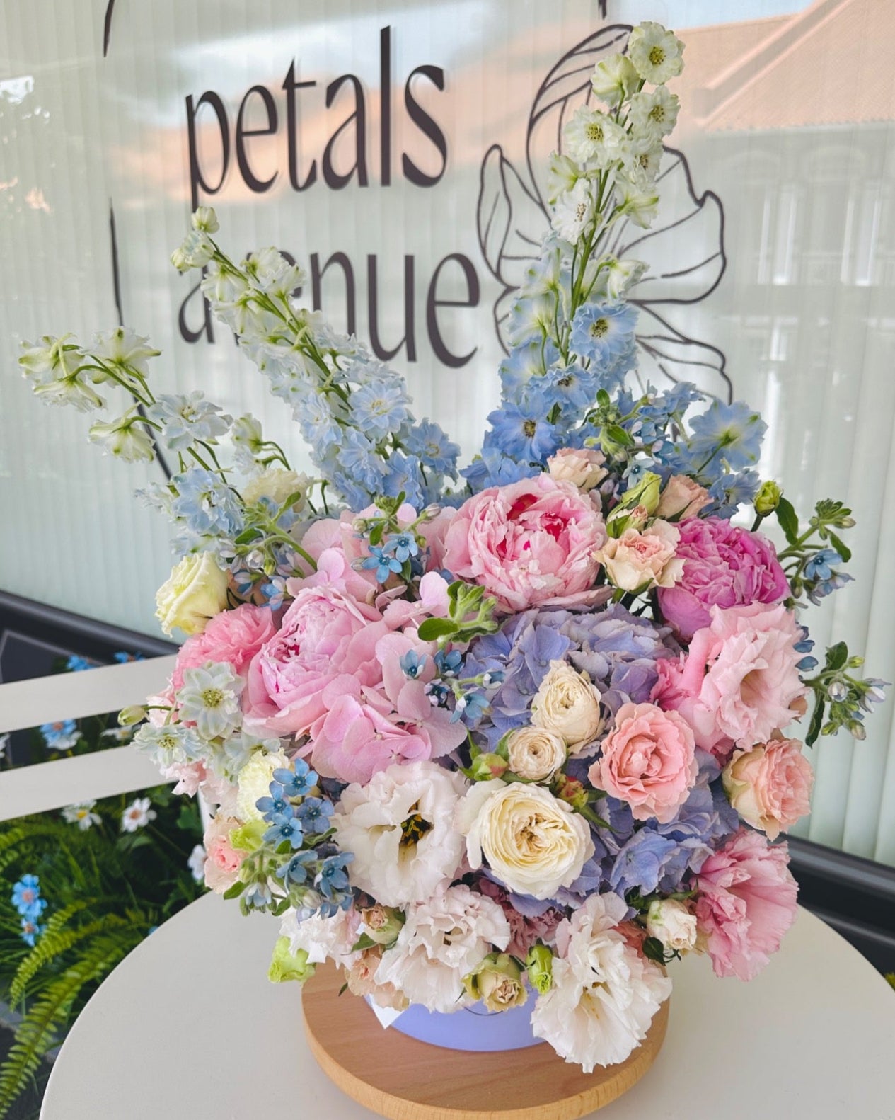 soft colours oversized omakase bloom box