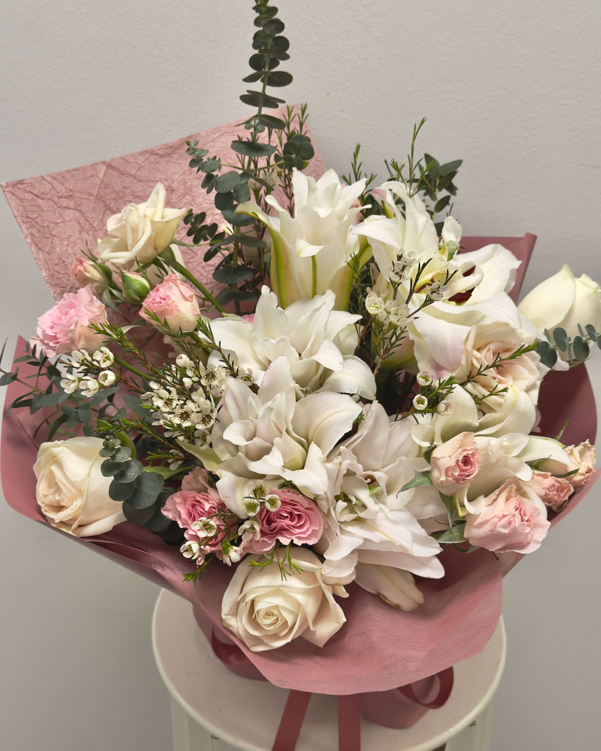 lily bouquet omakase soft and light theme pink and white