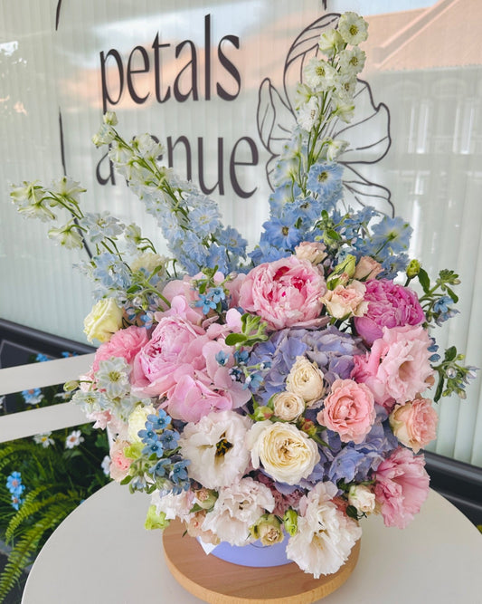 soft colours oversized omakase bloom box